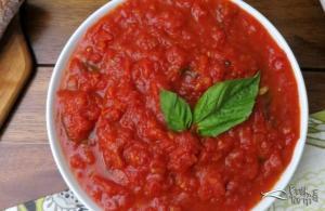 Marinara sosu tarifi - domates sosu veya makarna sosu olarak da bilinir.