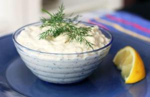 tarator sos tarifi- kalamar tava yanında olmazsa olmaz