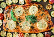 Fırında dereotu, sarımsak ve bal aromalı sebzeli somon balığı tarifi