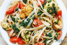 Karidesli Makarna Tarifi: Domates, ıspanak ve sarımsaklı