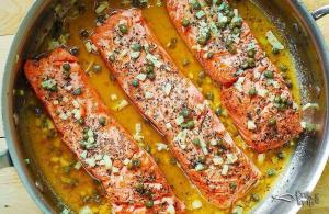 Tavada Somon Fileto Kapari, sarımsak ve tereyağı aromalı