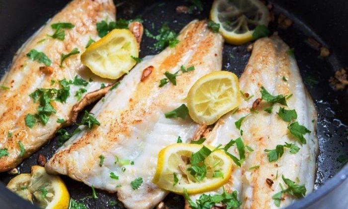 Tavada Tereyağlı Sarımsaklı Levrek Fileto Tarifi