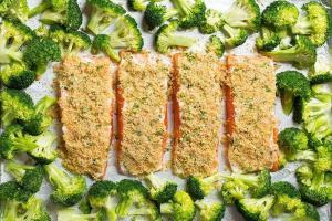 fırında parmesanlı çıtır somon tarifi ve brokoli