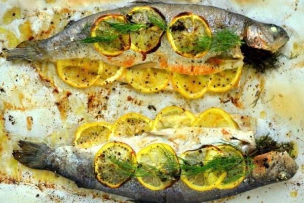 firinda-alabalik-tarifi-limonlu-baharatli-1 fırında baharatlı limonlu alabalık tarifi